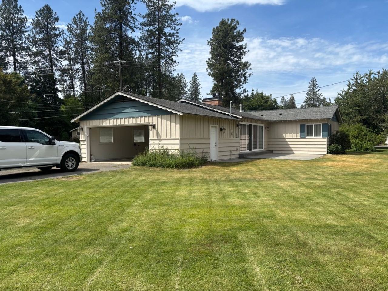 106 S Hazelwood Dr - Photo 2 of 22