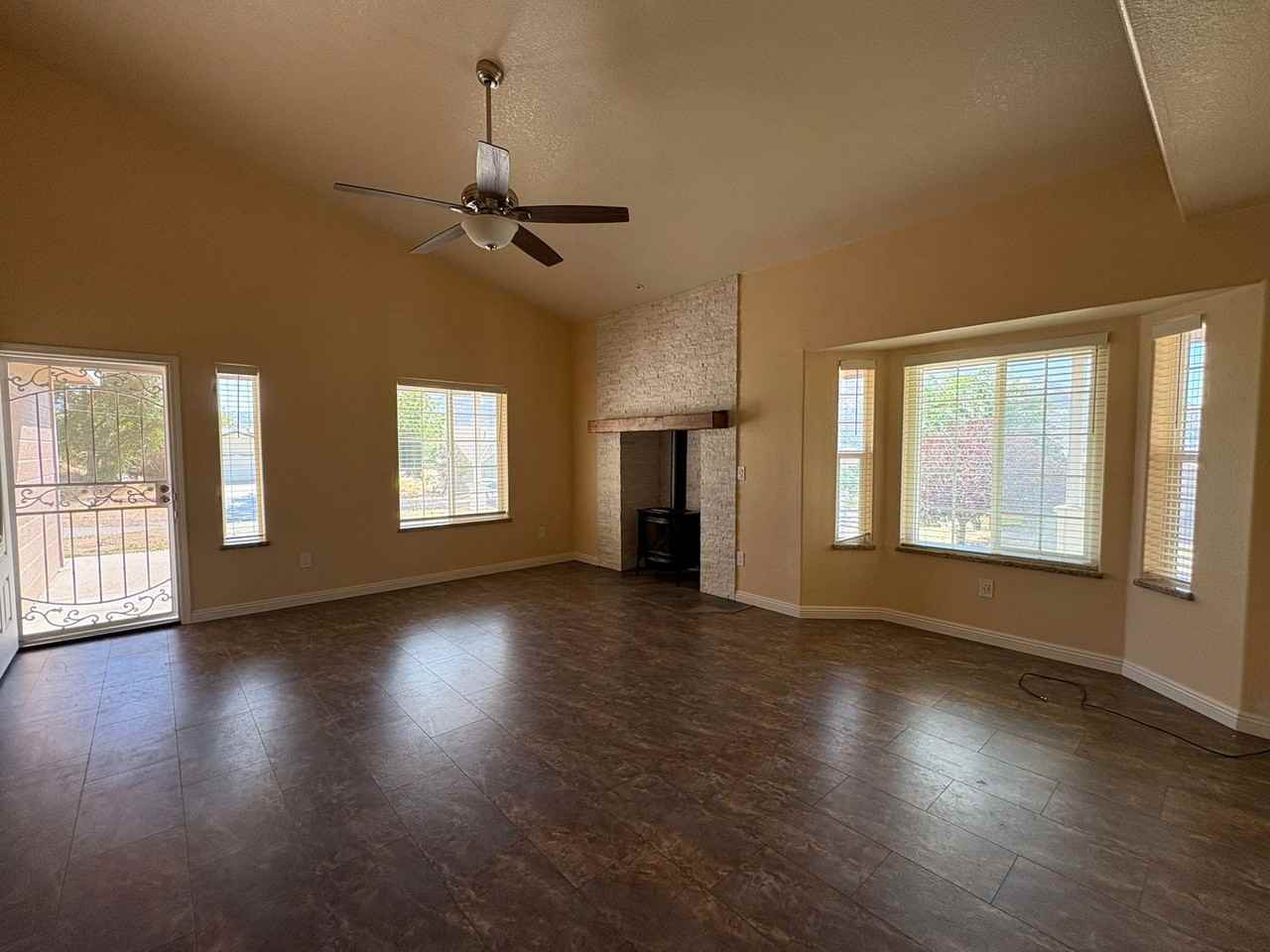 22260 Briarwood St - Photo 2 of 10