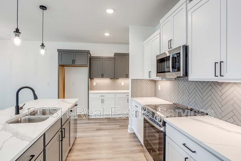 8537 West 37th Street North - Photo 6 of 25