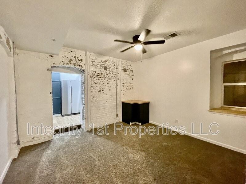 740 Washington Blvd #B - Photo 3 of 10