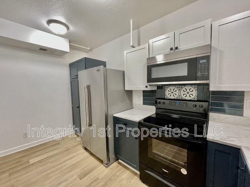 740 Washington Blvd #B - Photo 2 of 10