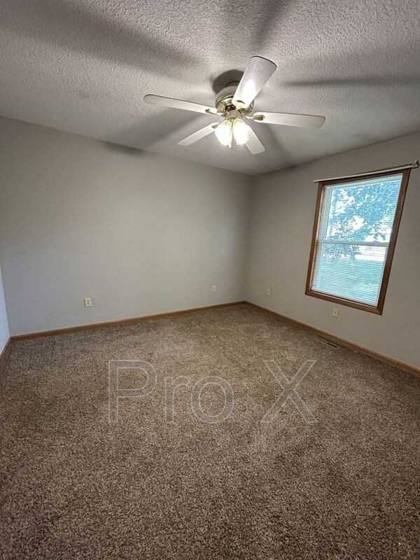 512 E Park St #B - Photo 2 of 14