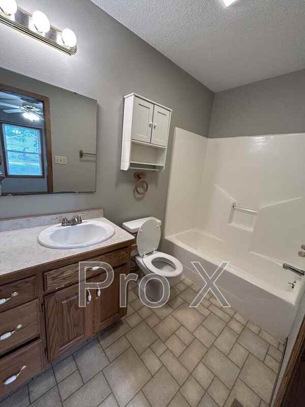 512 E Park St #B - Photo 3 of 14