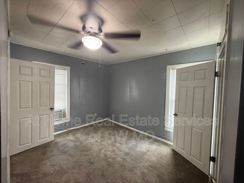 521 W High St - Photo 3 of 6