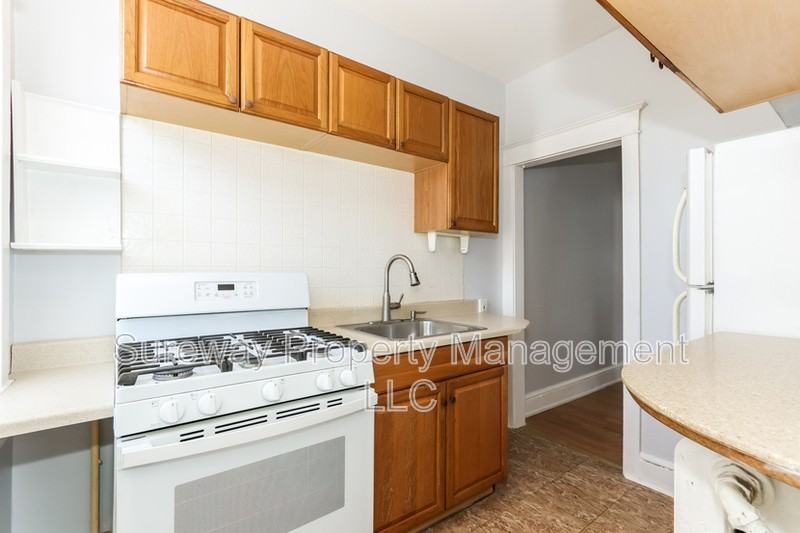 139 E Plumstead Ave #B - Photo 4 of 15