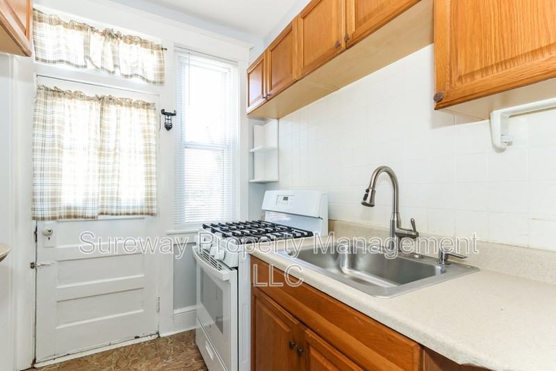 139 E Plumstead Ave #B - Photo 5 of 15