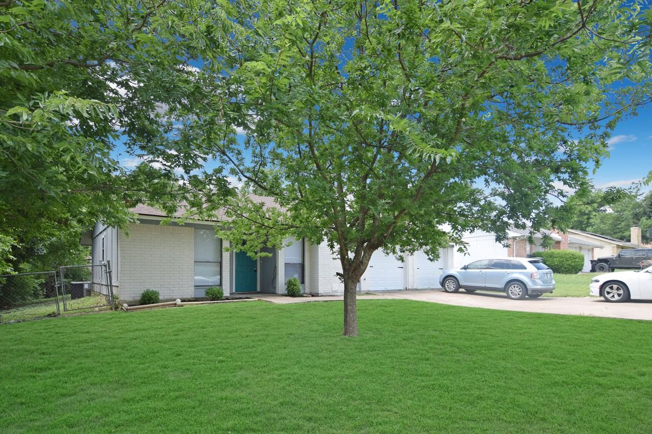 2305 Bunker Hill Dr - Photo 2 of 17