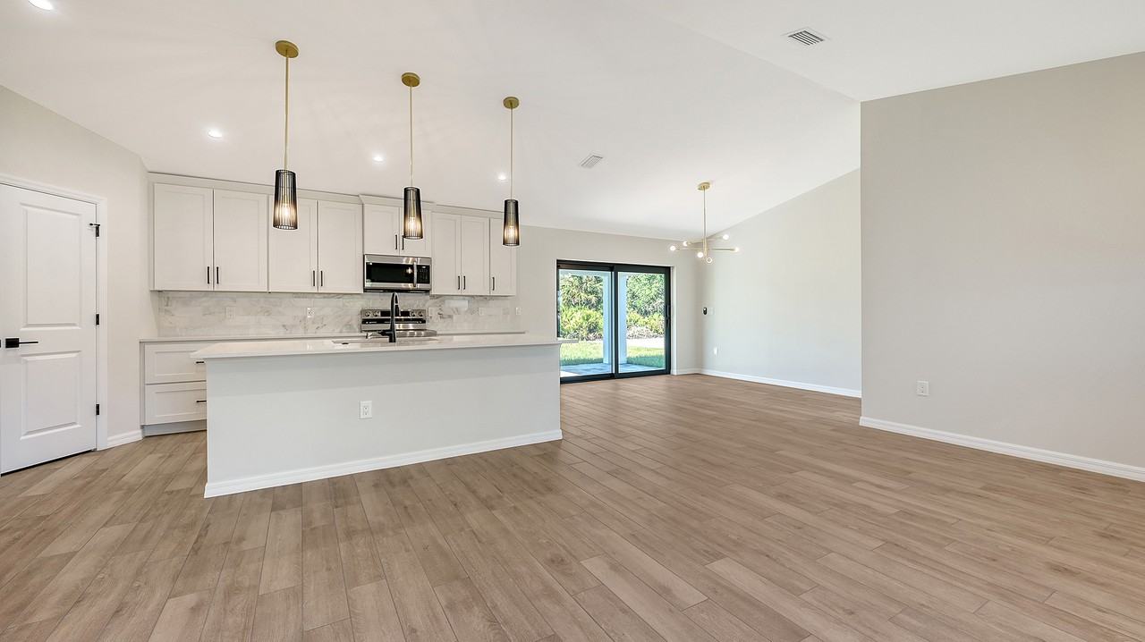 2173 S Haberland Blvd - Photo 5 of 30