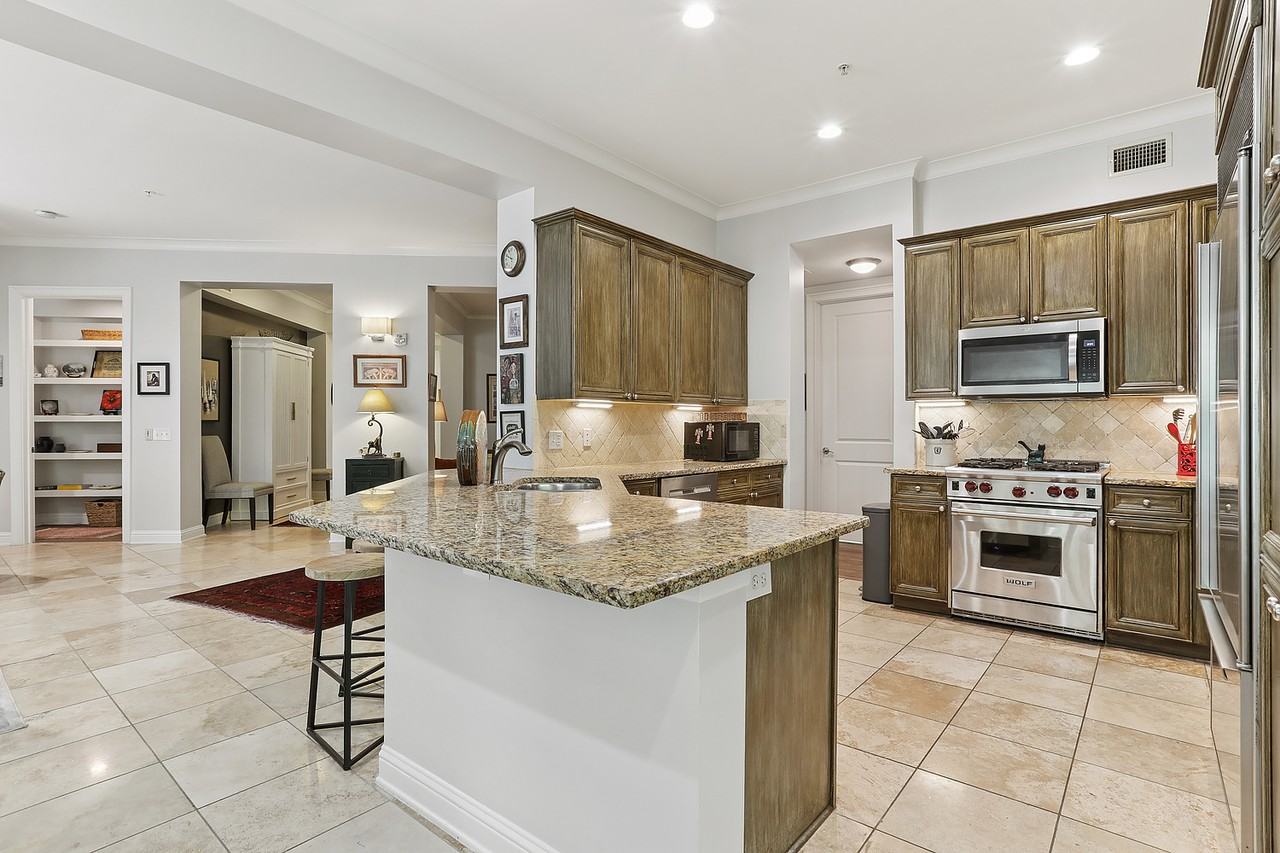 990 Stanford Ave #222 - Photo 3 of 21