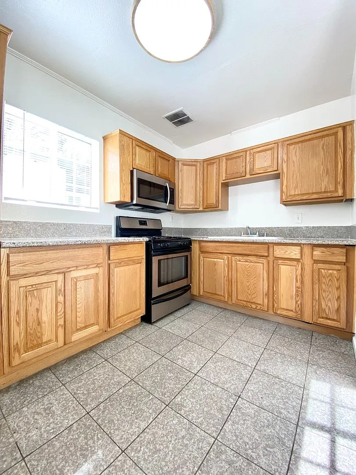 516 Cypress Ave - Photo 2 of 12