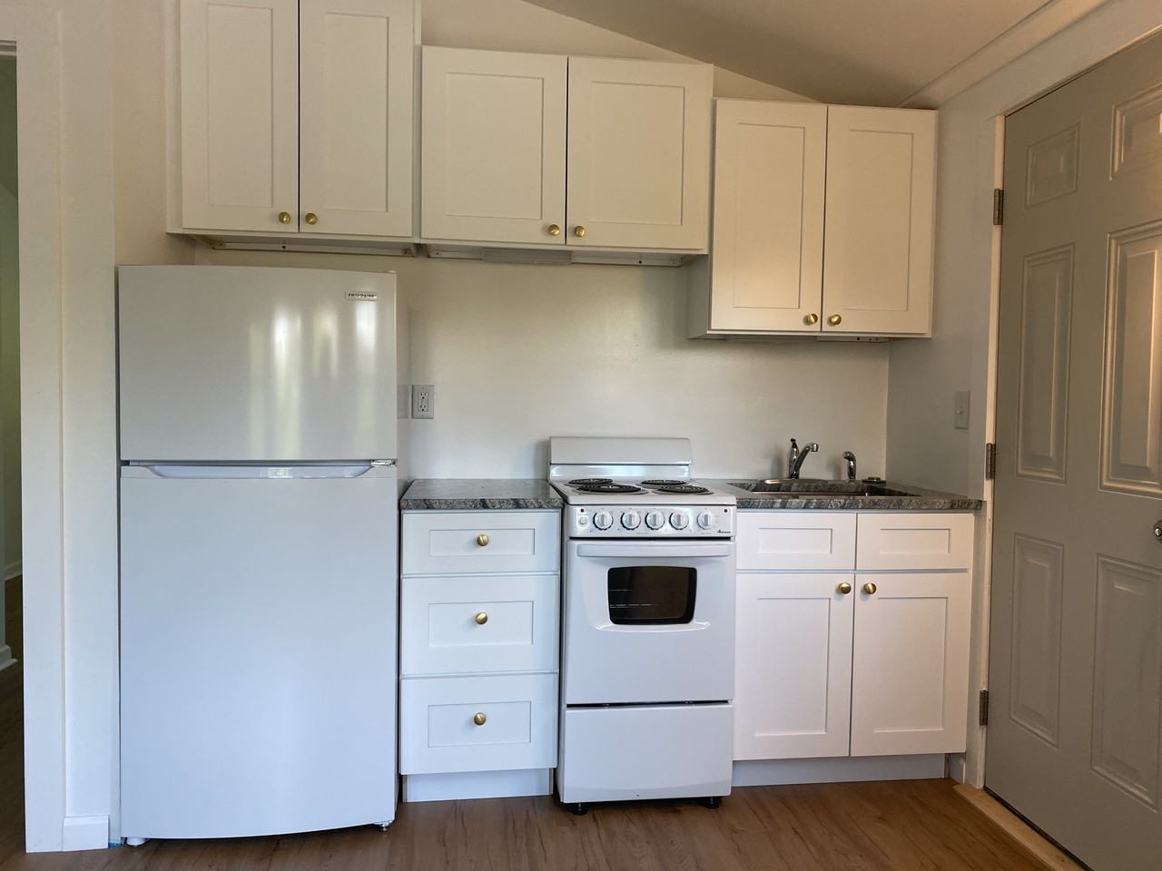 25 Howland Rd - Photo 7 of 14