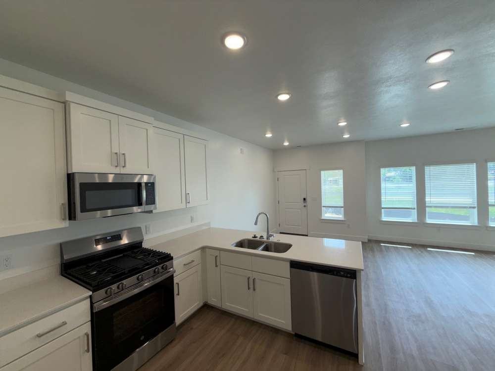 208 Ws - Photo 3 of 12