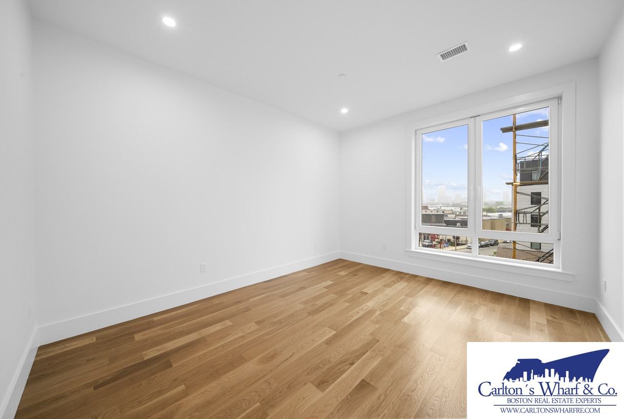 218 Old Colony Ave #404 - Photo 4 of 14