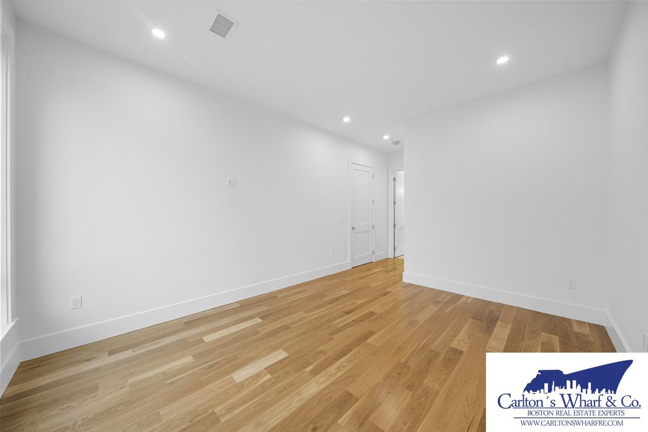 218 Old Colony Ave #404 - Photo 5 of 14