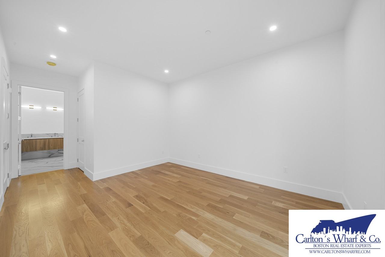218 Old Colony Ave #404 - Photo 6 of 14