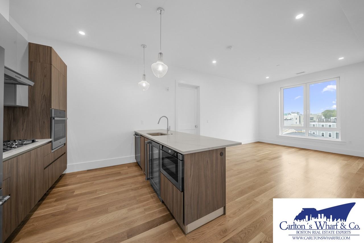 221 Old Colony Ave #503 - Photo 2 of 14