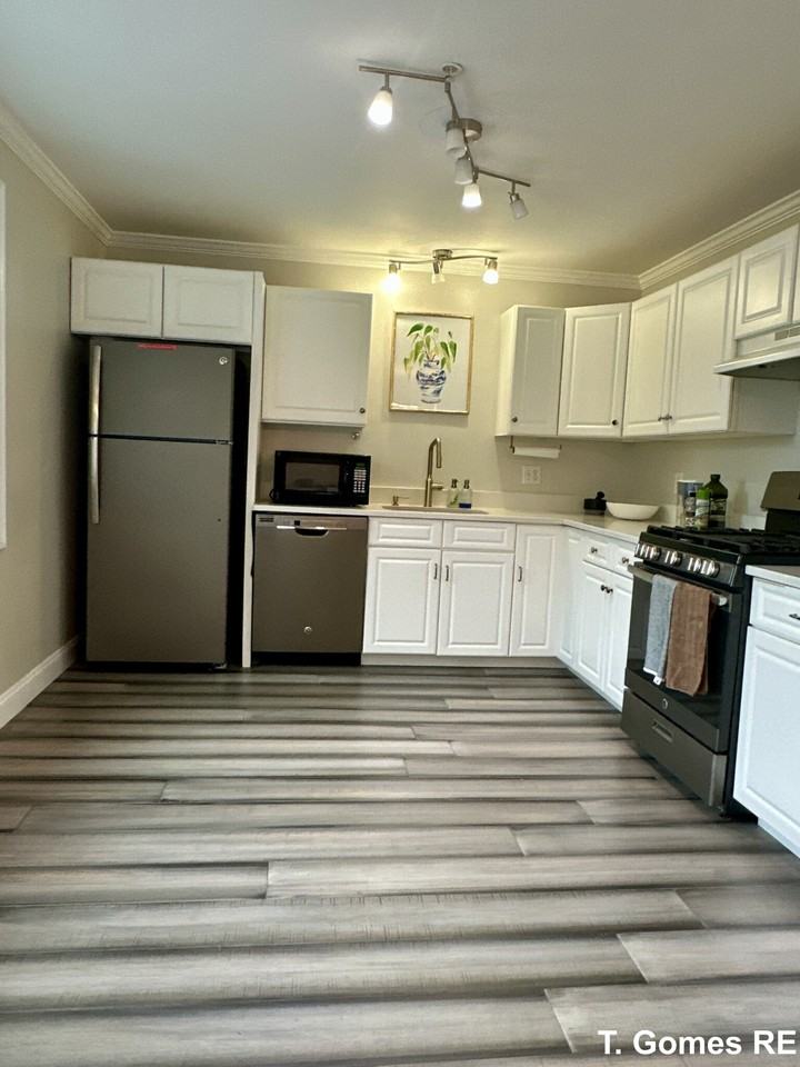 603 Revere Beach Pkwy - Photo 3 of 34