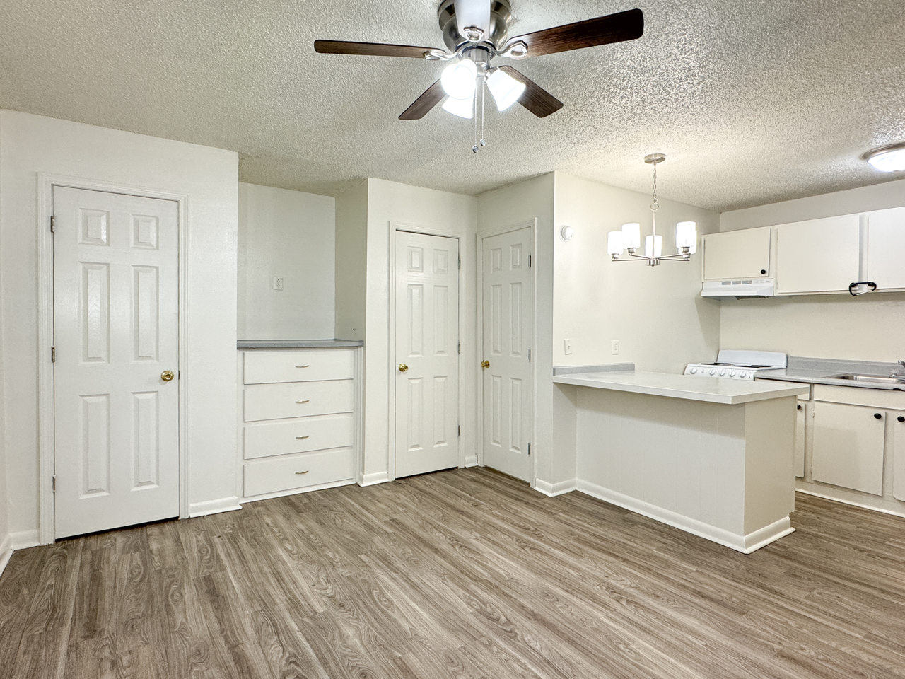 Come Home to Spanish Oaks - Photo 4 of 40