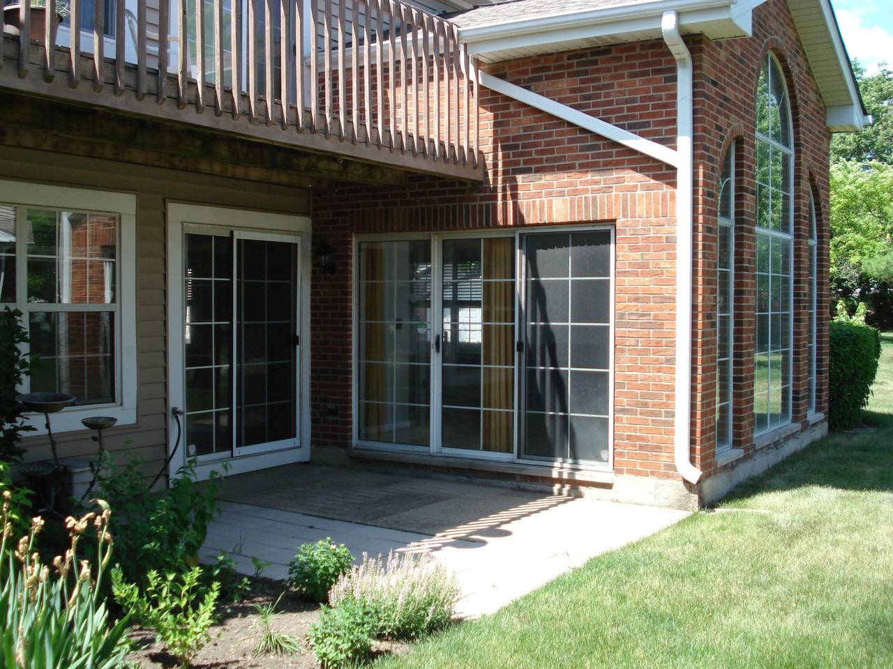 906 West Happfield Drive Arlington Heights - Photo 2 of 11