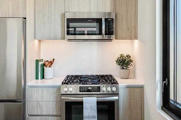 Crown St #438 - Photo 5 of 20