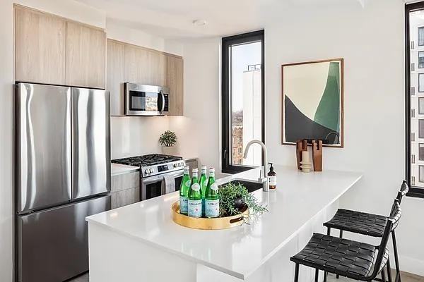 Crown St #222 - Photo 3 of 20