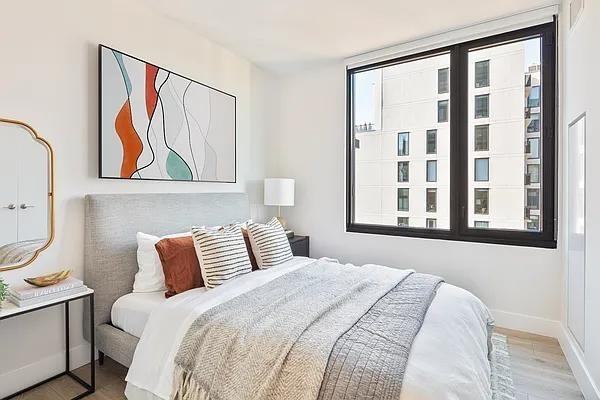 Crown St #222 - Photo 5 of 20