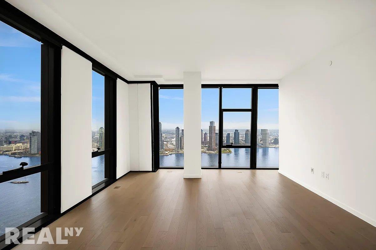 1st Ave #W18J - Photo 4 of 20