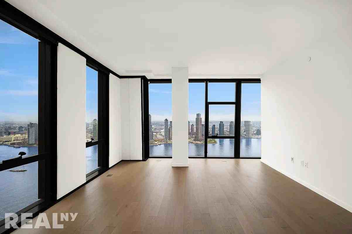 1st Ave #W14J - Photo 4 of 20