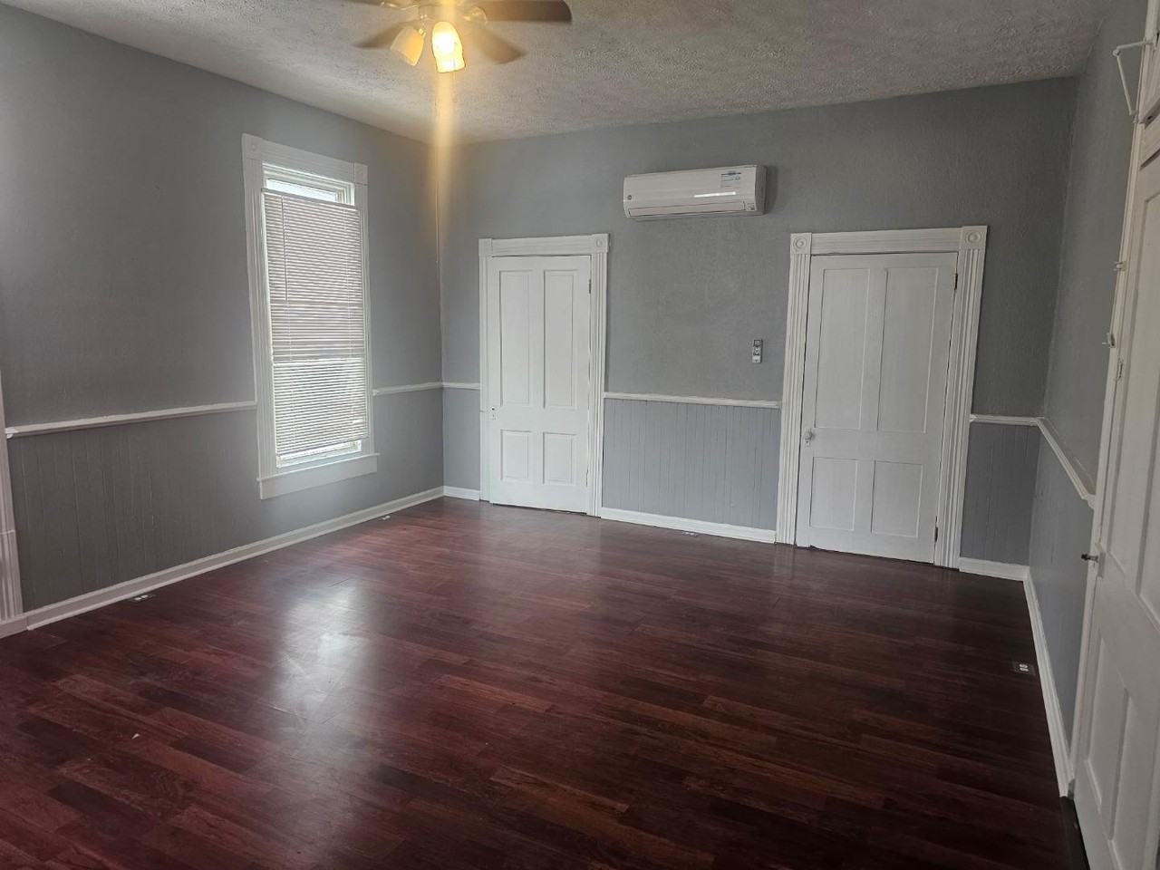 202 E Broadway St - Photo 7 of 10