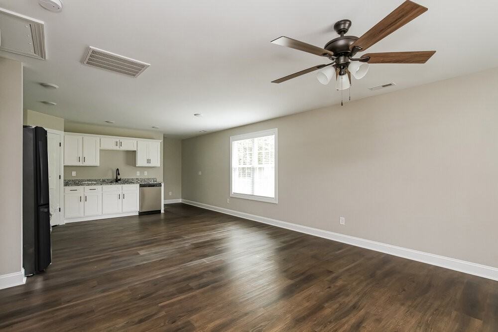 107 S Rose Ave - Photo 3 of 16