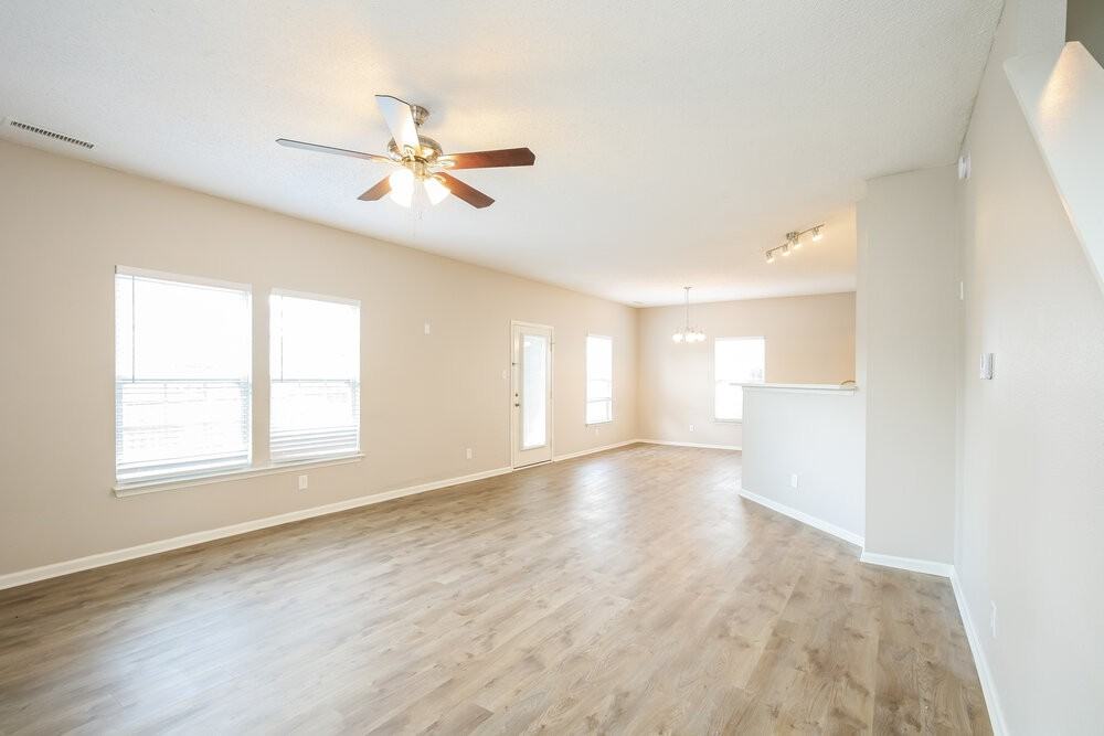 8636 Wheatfield Dr - Photo 5 of 17