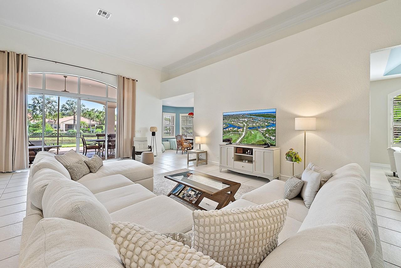 167 N Village Way - Photo 3 of 30