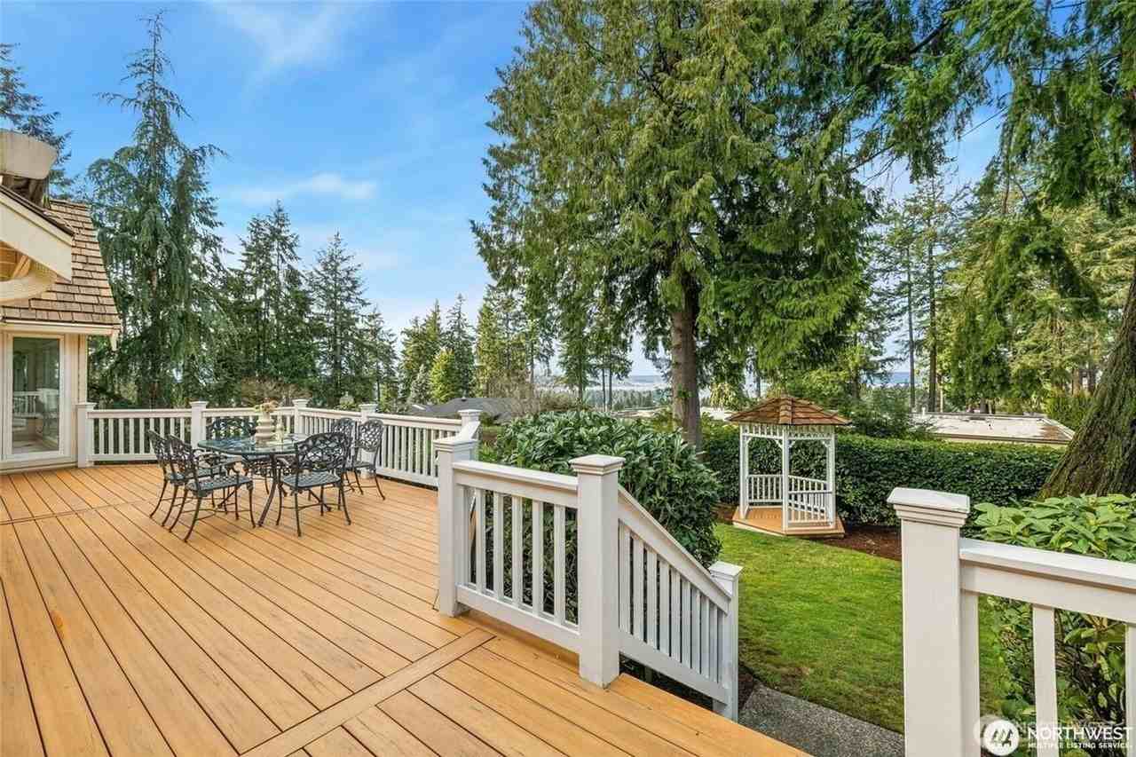 9416 Ne 25th St - Photo 3 of 29