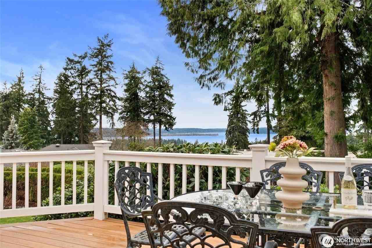 9416 Ne 25th St - Photo 2 of 29