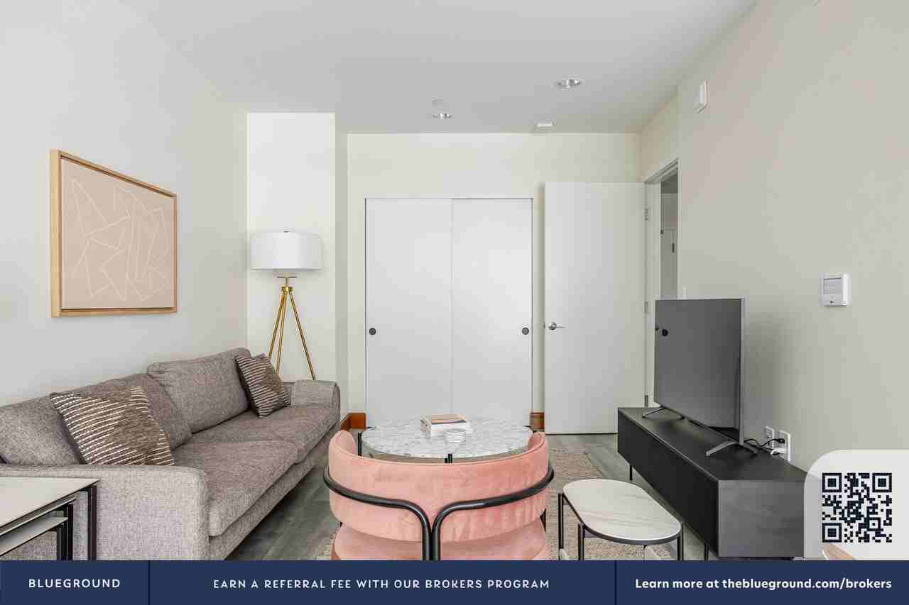 110 West Ocean Boulevard - Photo 5 of 21