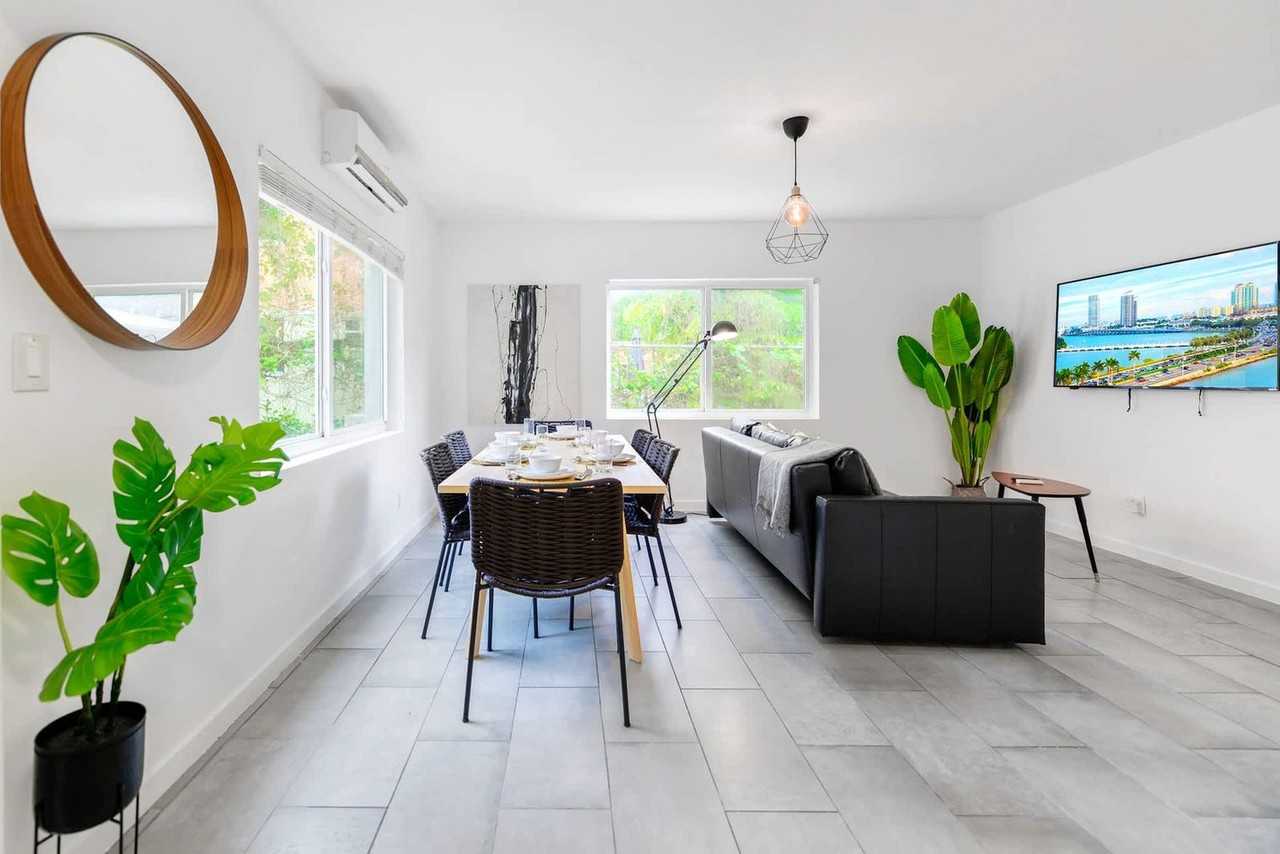 515 Northeast 82nd Street - Photo 3 of 18