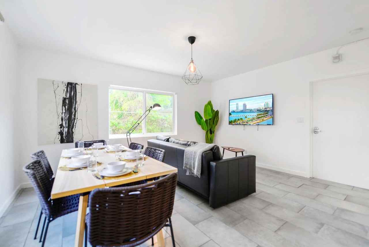 515 Northeast 82nd Street - Photo 4 of 18