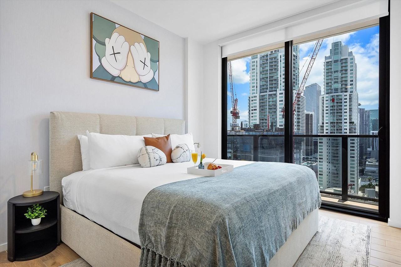 398 Northeast 5th Street - Photo 4 of 33