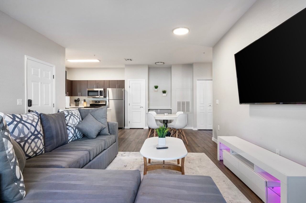 15 W Villa Rita Dr #1244314P - Photo 2 of 23