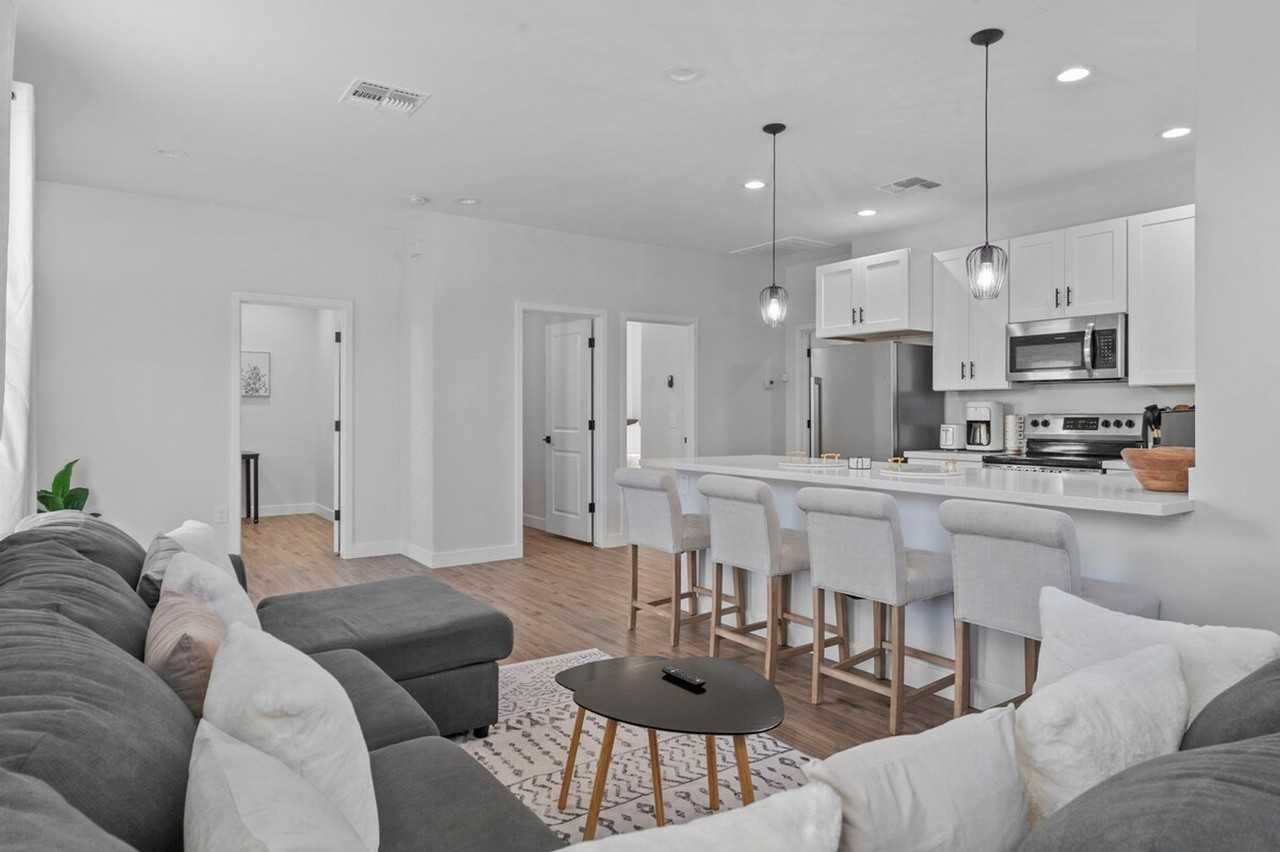 3757 E Van Buren St #1244328P - Photo 4 of 27