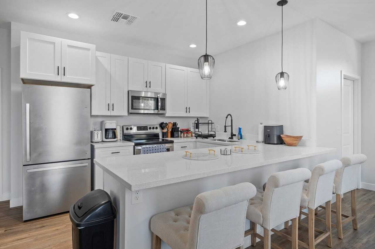 3757 E Van Buren St #1244328P - Photo 5 of 27