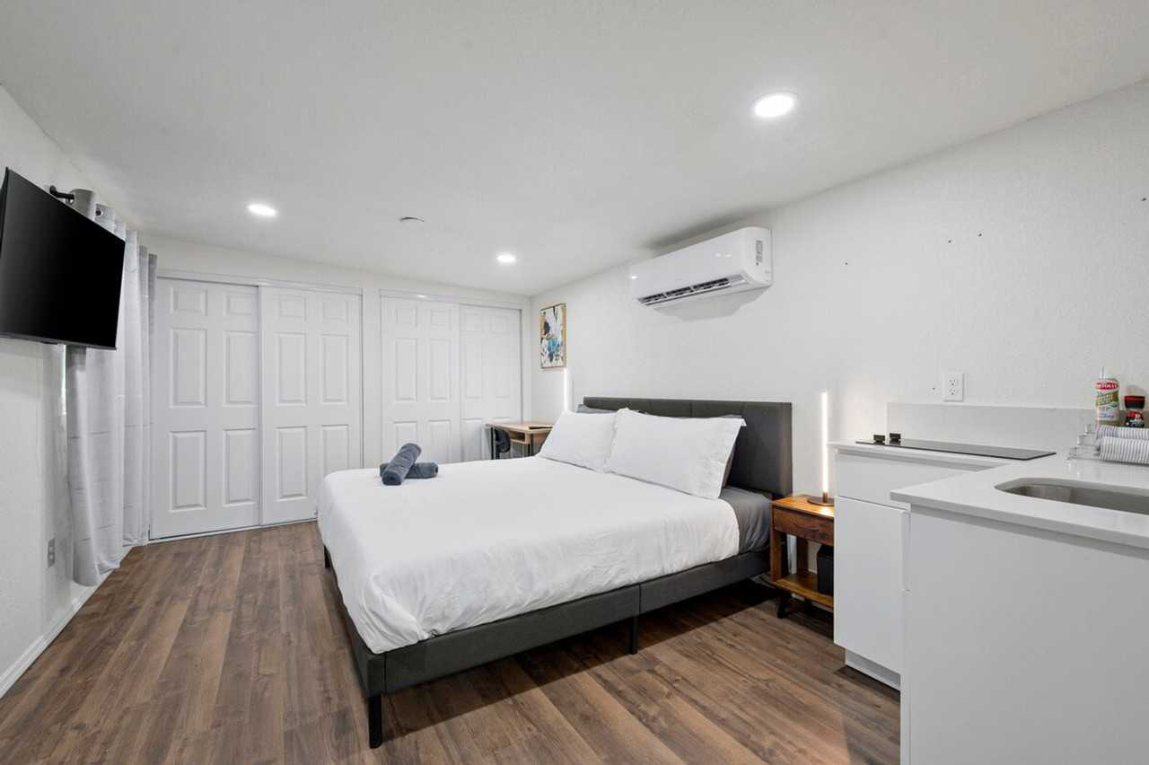 4030 West Lincoln Street #1244343P - Photo 2 of 11