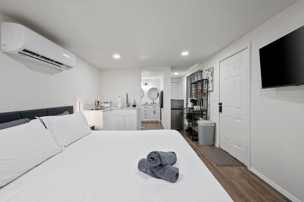 4030 W Lincoln St #1244343P - Photo 4 of 11