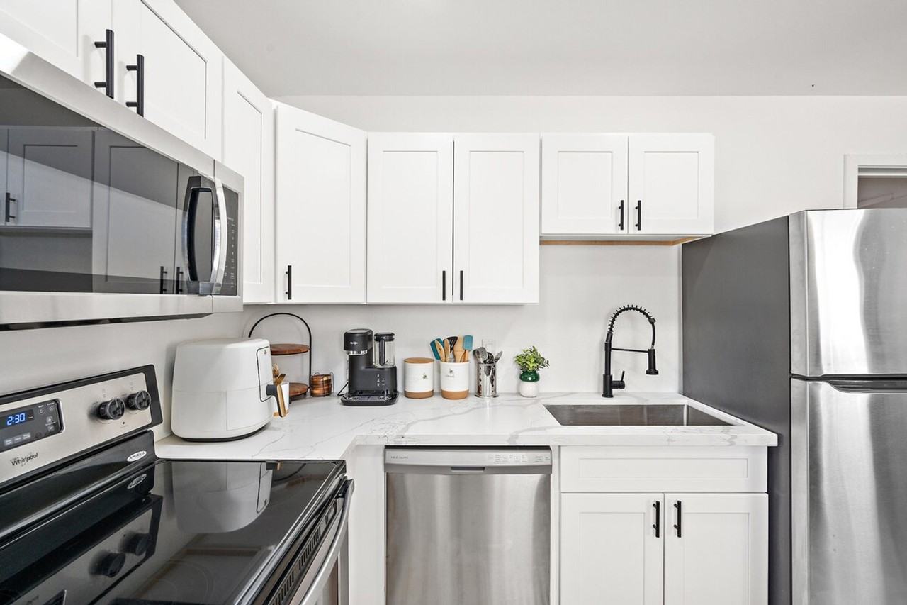 2302 W Colter St #1244359P - Photo 4 of 16