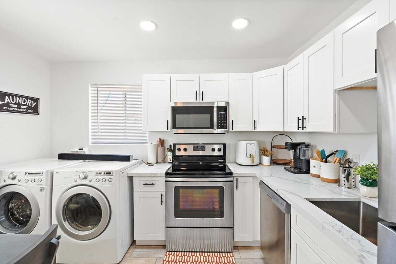 2302 W Colter St #1244359P - Photo 6 of 16