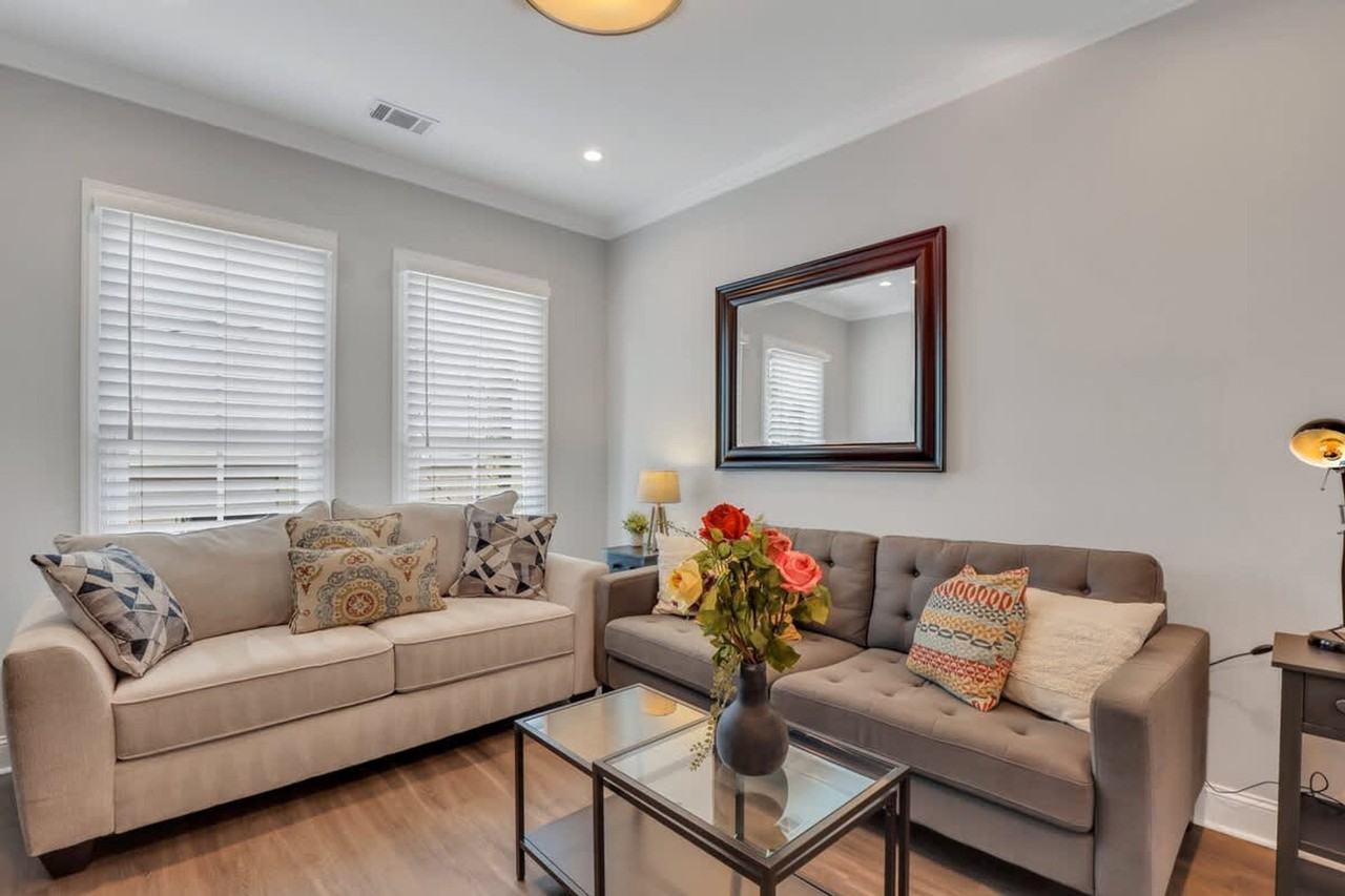 305 Alice Street - Photo 2 of 50