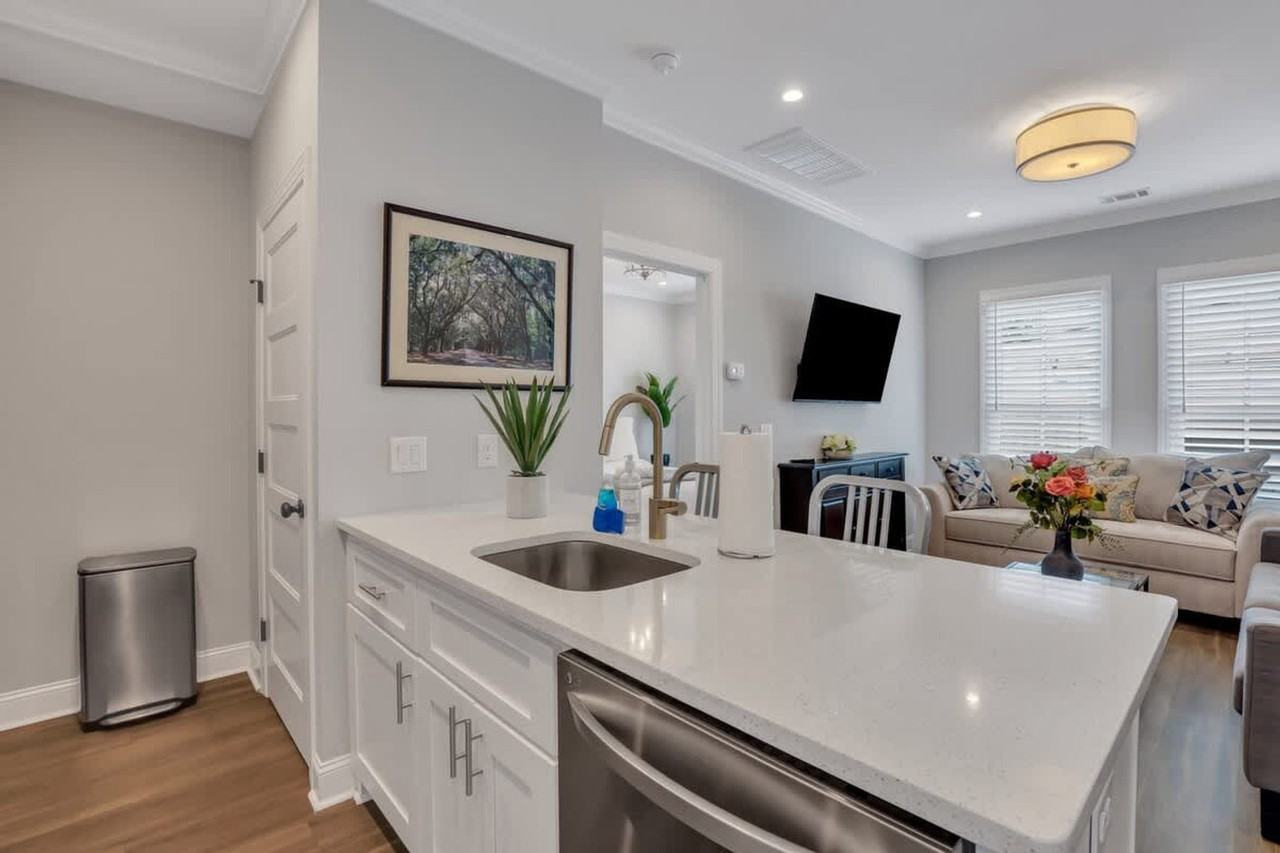 305 Alice Street - Photo 3 of 50