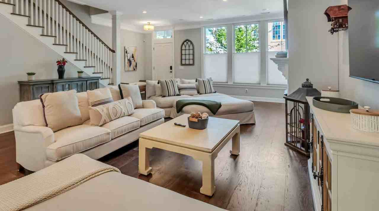 305 Alice Street - Photo 4 of 50