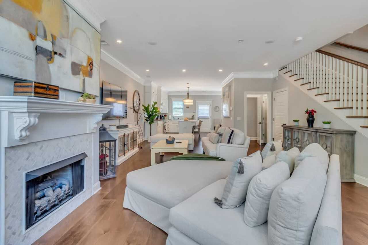 305 Alice Street - Photo 7 of 50