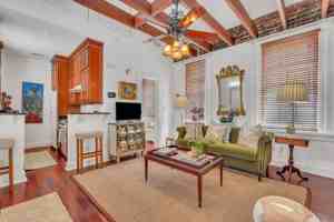 featured image of 9 W Gordon Ln